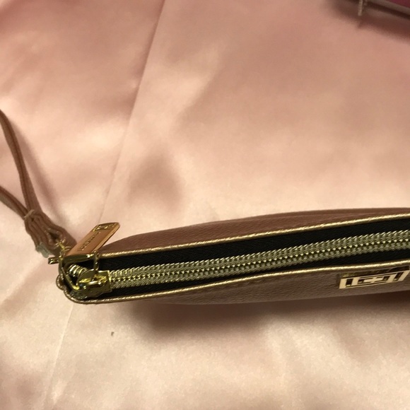 LIZ CLAIBORNE POWER BANK PHONE CHARGING WALLET 📱 - Picture 7 of 7